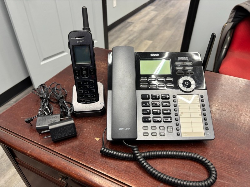 Snom M18 KLE SIP DECT 4-Line Phone Base Deskset Cordless M10R KLE COMBO