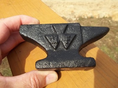 CAST IRON MASSEY FERGUSON MF TRACTOR MINI ANVIL FARM BLACKSMITH TOOL RAISED LOGO