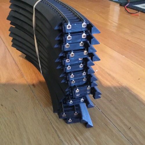 LIFE LIKE - HO SCALE - POWER LOC 18" CURVED TRACK - 12 PCS - Picture 2 of 5