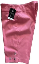 NEW WOMANS $40. SIZE 8 Stretch Coral Capris