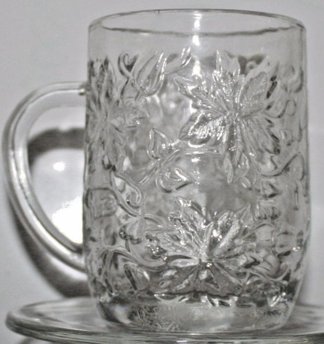 Hawaiian Poinsettia 8 Ounce Mug by Princess House "Fantasia" - Picture 5 of 7