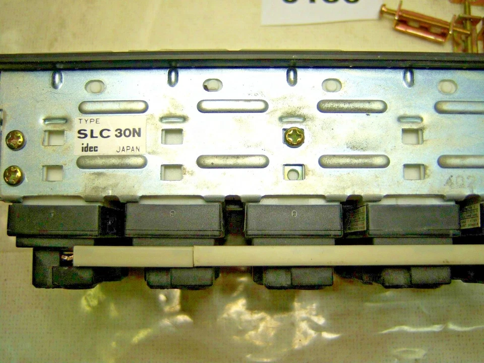 IDEC SLC30N Illuminated Pushbutton Display - Image 2 of 3