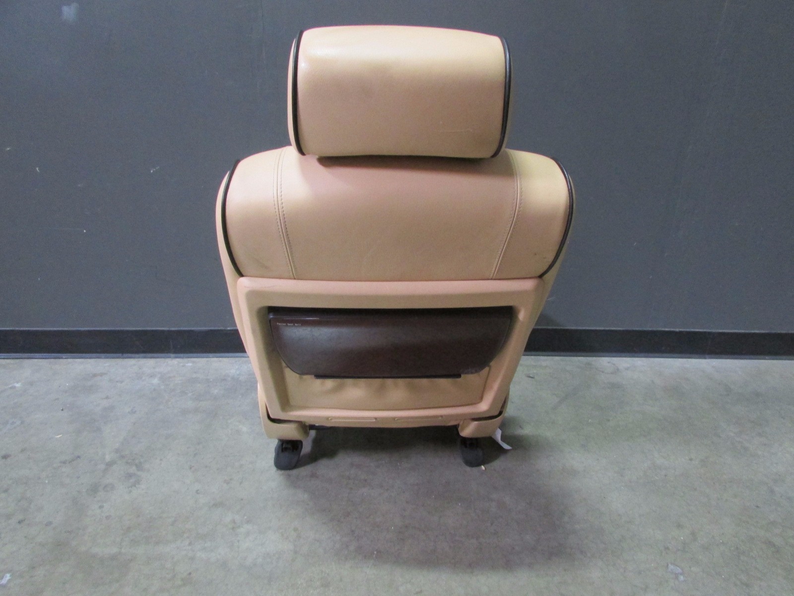 Maserati Quattroporte, LH, Left Front Seat, w/ Table, Beige, Used