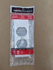 Cooper White Snap Together Duplex Receptacle Sectional Center Wallplate STC8W