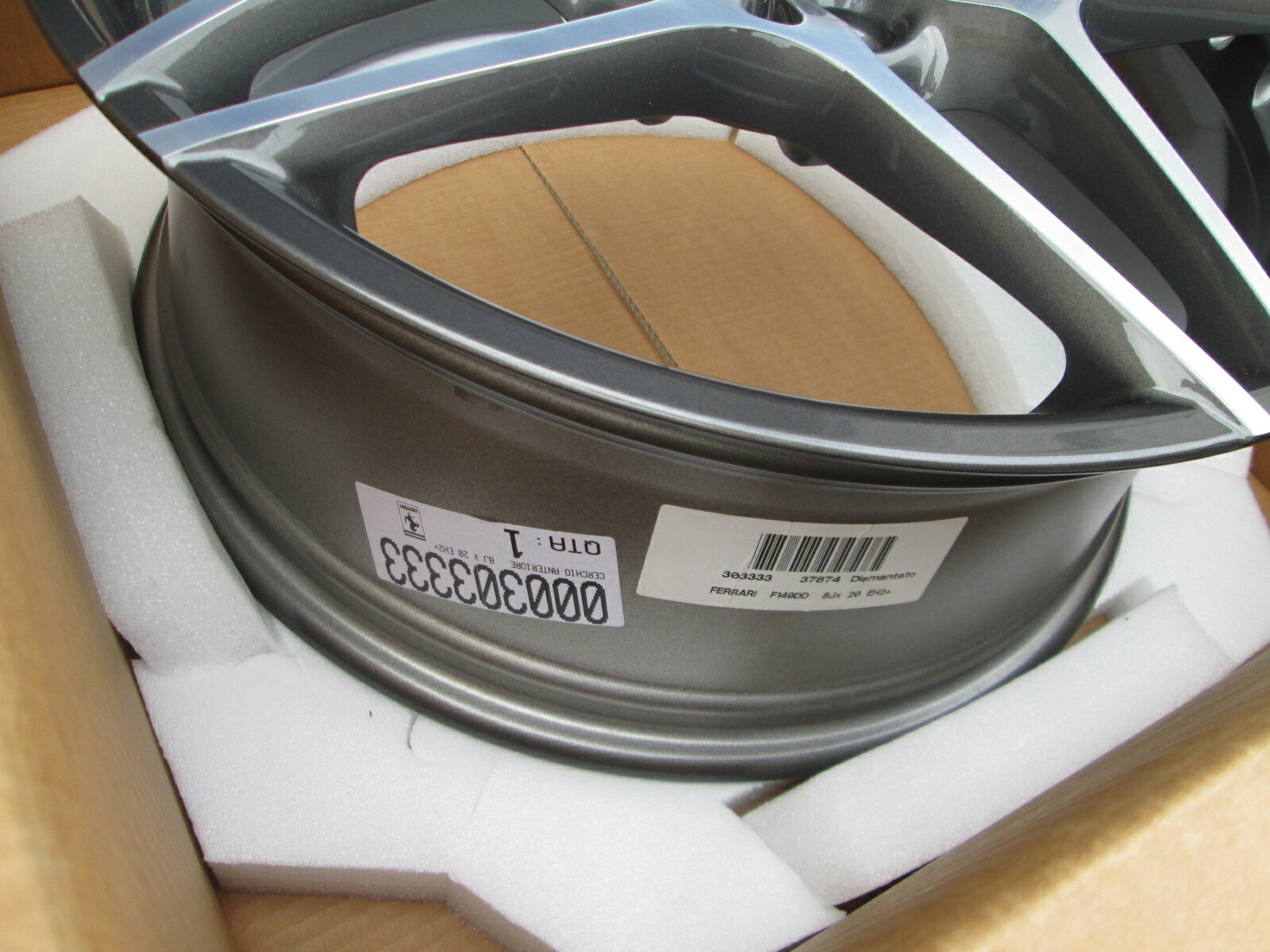 Ferrari California T   Wheel / Rim Set # 303333,  303335 8x20 Frnt -10x20 Rear