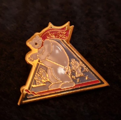 Coca-Cola Vintage Polar Bear Skiing Pin Badge 1997 Enamel Olympic 5.9gr.