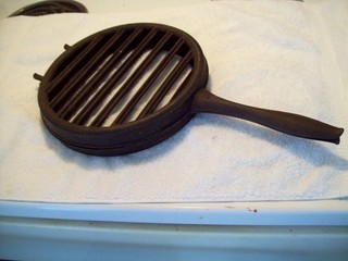 "RARE VINTAGE" Cast Iron Hinged Broiler Grill