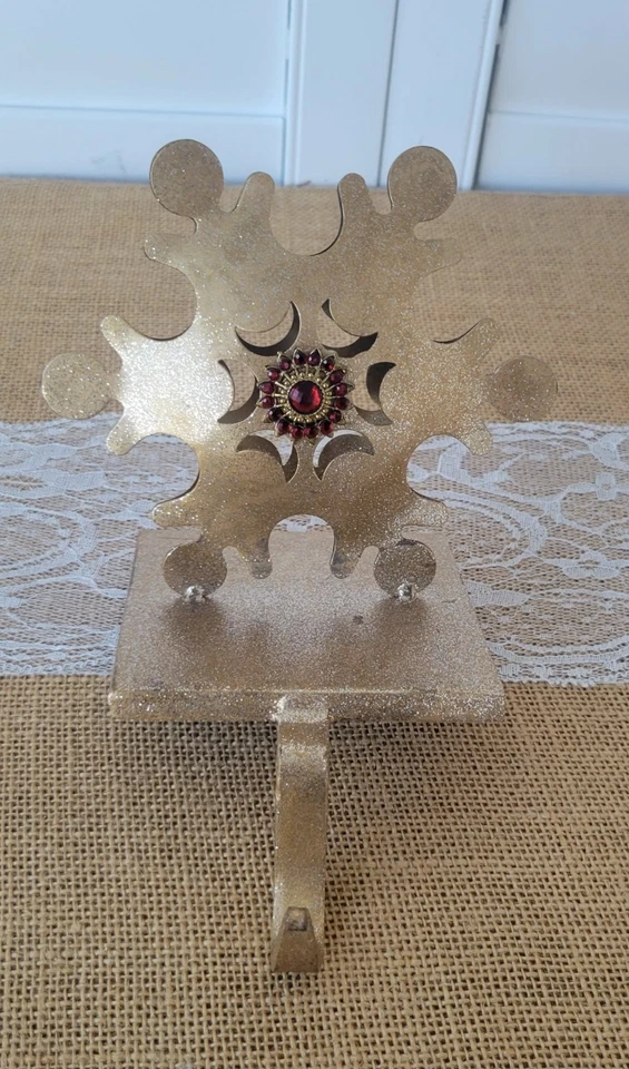 Colgador de medias doble copo de nieve dorado envejecido vintage con centro rojo brillante Foto 4 de 4