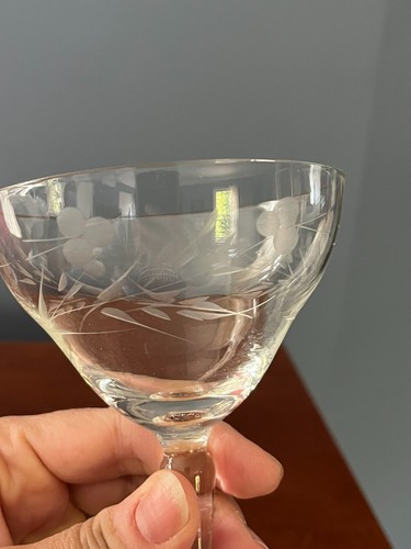 COPPIA STELI COCKTAIL VETRO TAGLIO FLOREALE TRASPARENTE VINTAGE SCONOSCIUTI UNK 15601 - Foto 3 di 8
