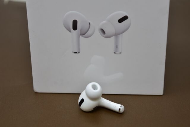 Apple AirPods Pro In-Ear Headsets With Wireless Charging Case 