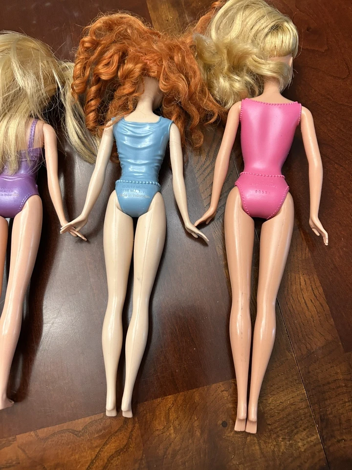 Lote de muñecas Barbie princesa Disney/Mattel 2000 y ropa sin marca Foto 2 de 4
