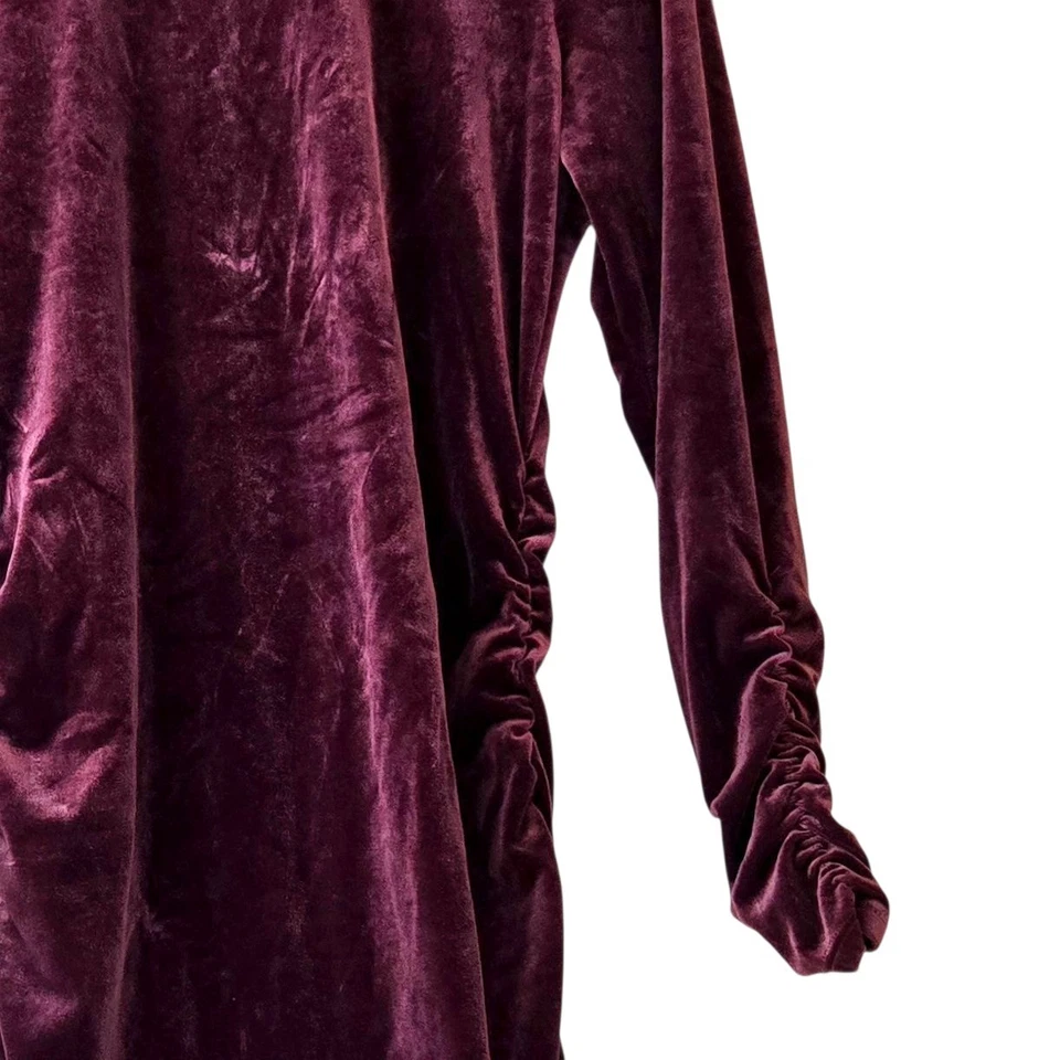 Vestido Lápiz The Wendy Williams Borgoña Terciopelo Acanalado y Elástico Glamoroso / M Foto 4 de 4