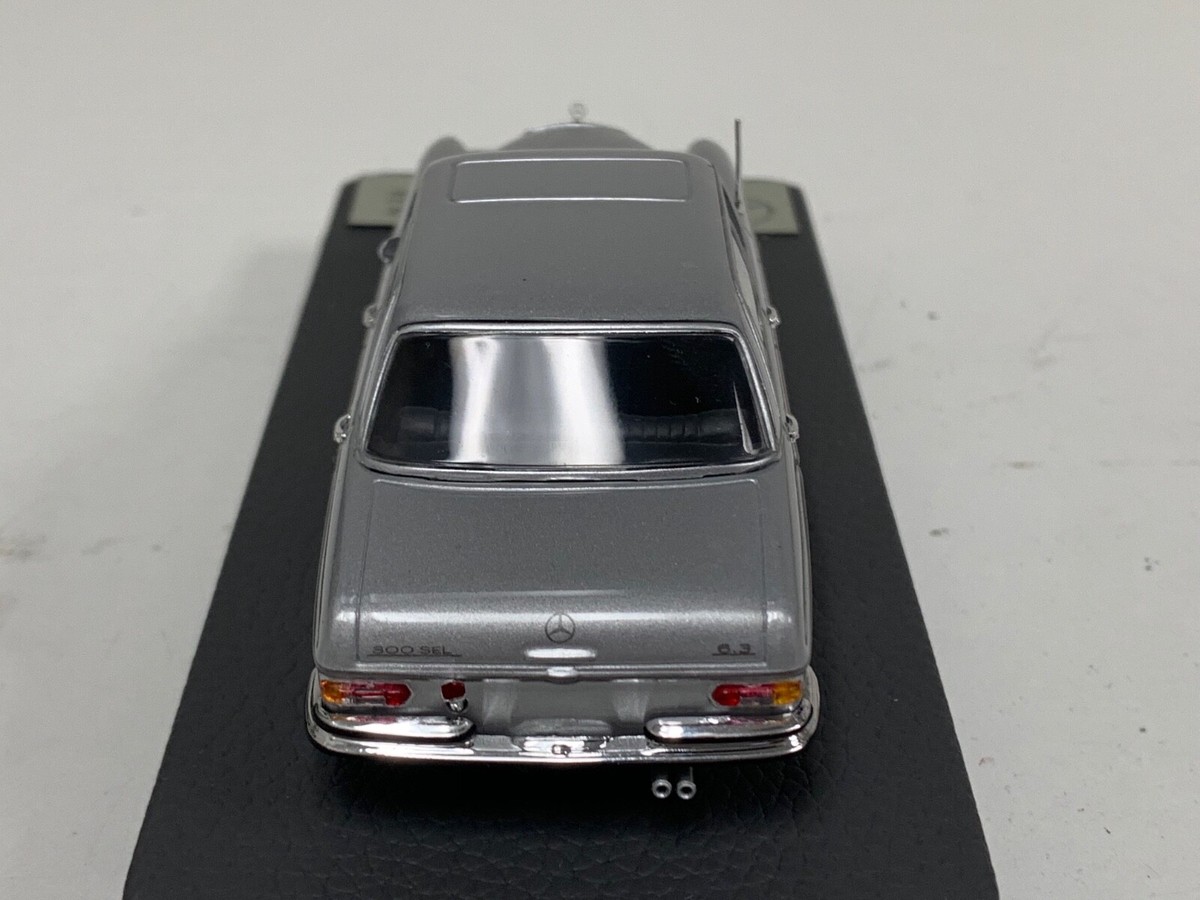 1/43 Minichamps Mercedes 300 SEL W112 1961 in Silver on Leather