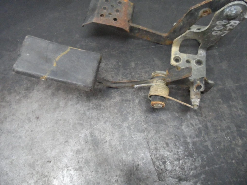 Pedal de freno y gasolina Polaris RZR 800 2008-2014 1015481-458 usado C-17 Foto 4 de 4