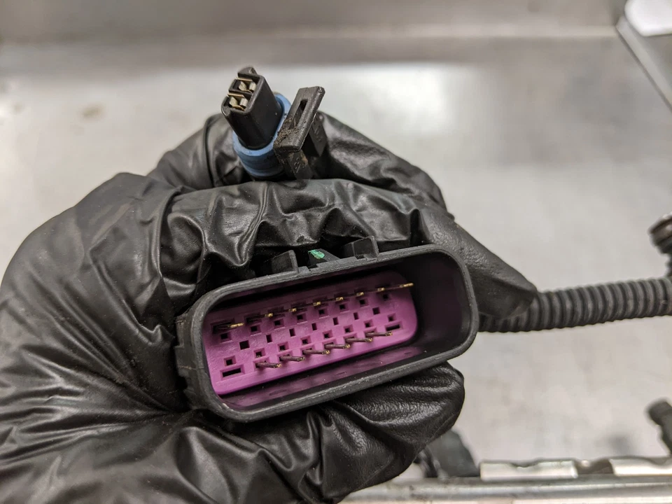 Juego de inyectores de combustible con riel para 05-09 Chevrolet Equinox 3.4 12575453 Foto 4 de 4