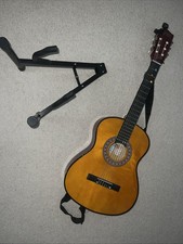 Guitar like brand knew and hardly used 