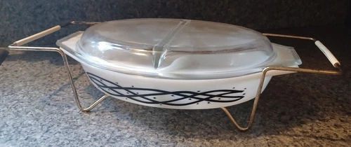 Vintage Mid Century Pyrex Barb Wire Divided Dish W/Lid & Metal Cradle 1.5 Quart