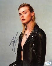 Elle Fanning Sexy Autographed Signed 8x10 Photo ACOA 2020-18
