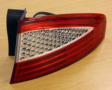 GENUINE FORD MONDEO MK4 HATCHBACK RIGHT OUTER O/S BRAKE TAIL LIGHT 2007 - 2010