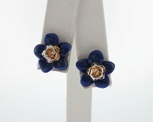 Aretes con flores de oro macizo de 14k en dos tonos con potenciadores de lapislázuli azul Foto 2 de 4