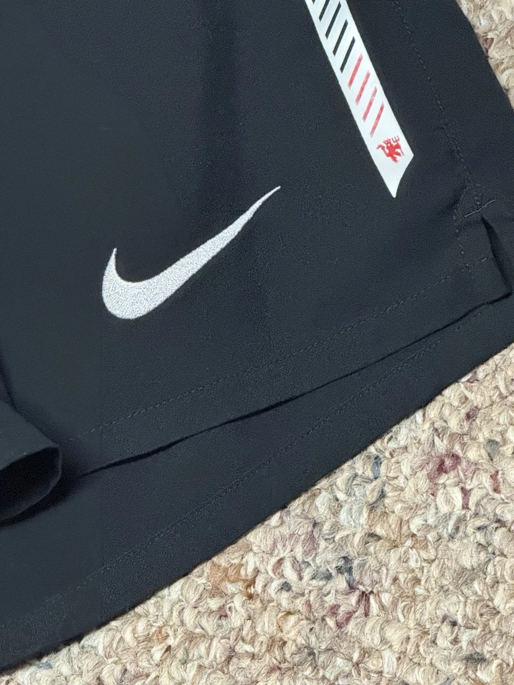 Pantalones Cortos de Fútbol Nike Manchester United FC Adulto Talla Grande Negros Para Hombre Foto 4 de 4