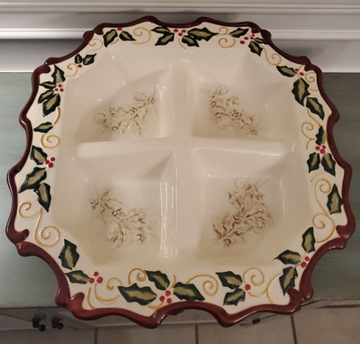 CHRISTMAS HOLIDAY SERVING DISH DIVIDED FOUR COMPARTMENT HOLLY BERRY PATTERN