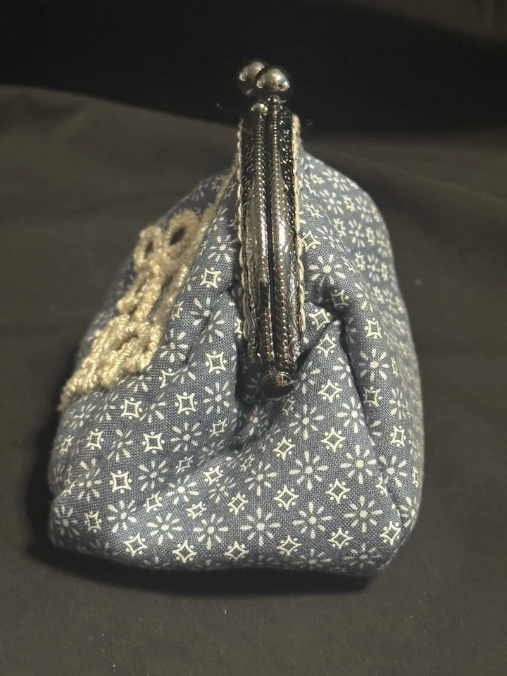VTG Cloth Coin Change Purse Pouch Double Kiss Metal Clasp Tatting Embroidery - Image 4 of 4