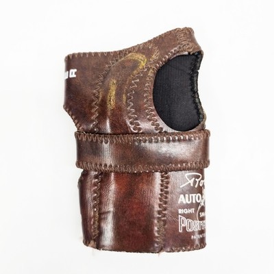 Robby's Leather Automatic Positioner Bowling Right Hand Small Wrist Guard