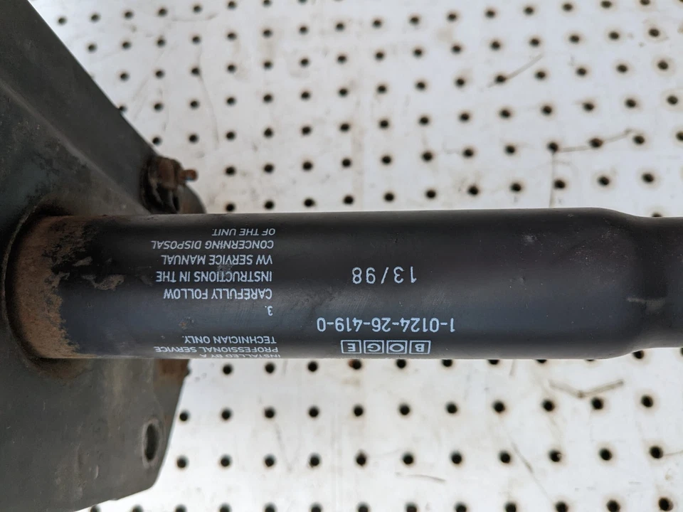 1998 Volkswagen Beetle Bug Front Bumper Impact Reinforcement Bar Foto 2 de 4