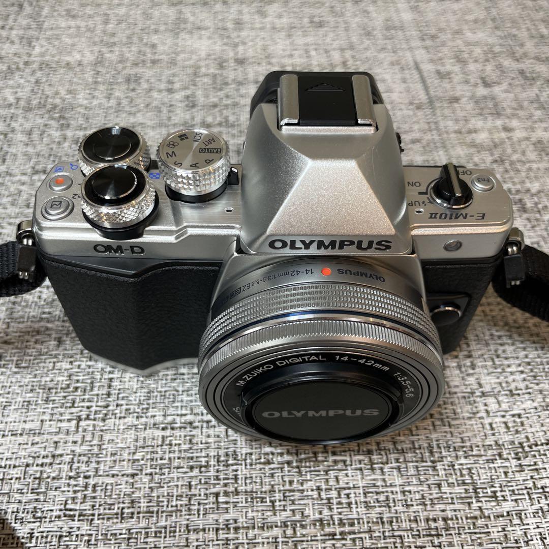 OM-D E-M10 Mark II EZ Double Zoom Kit Silver Shutter 1844