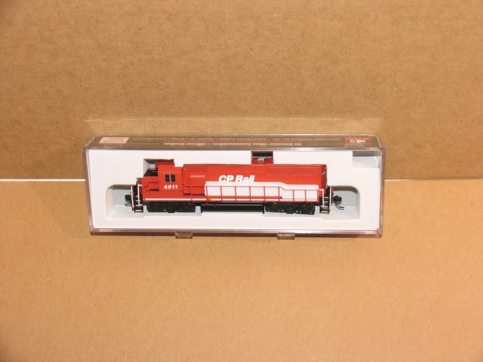 Atlas Canadian Pacific CP Rail GP-40 Locomotive #4611 With Ditch Lights N Scale - Image 4 of 4