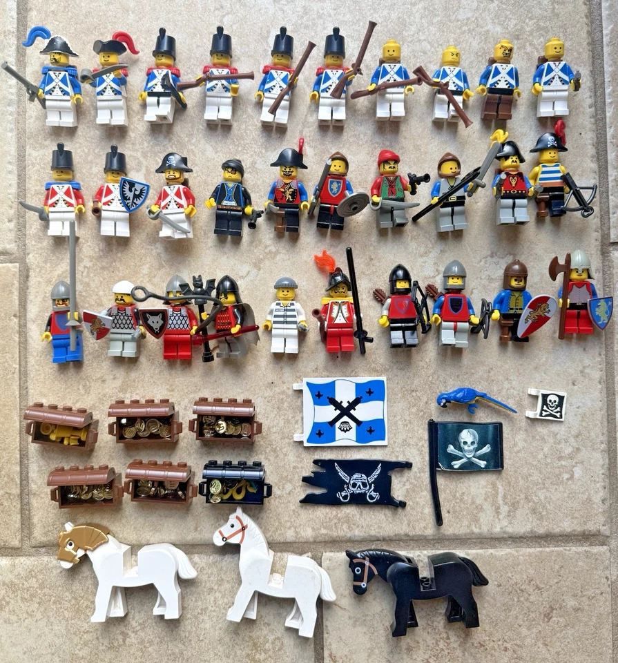 Vintage Lego Pirates Imperial Soldiers Horses, Minifigure Lot Red Blue Coats +++ - Image 4 of 4