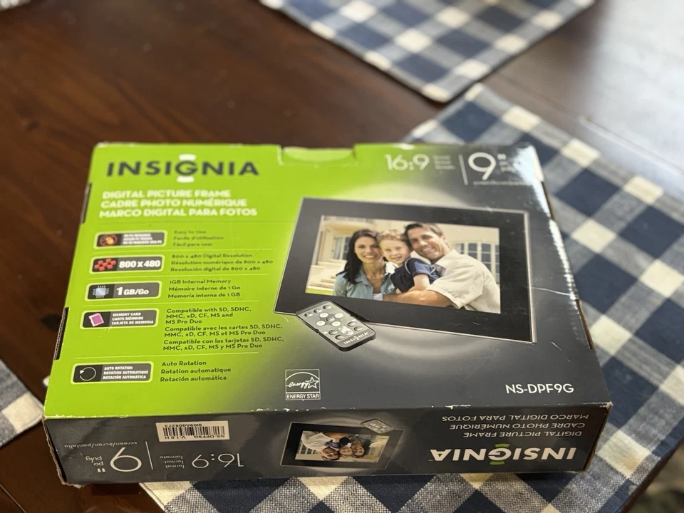 Insignia 9” Digital Photo Frame NS-DPF9G w/ Remote & Power — Tested Working - Image 3 of 4