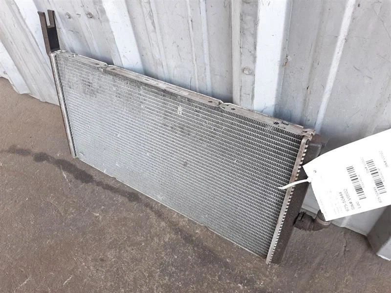 2011-2013 BMW 550i 650i Radiator Main AT 17117601832 - Image 3 of 4