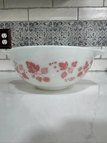 Vintage Pyrex 443 Cinderella Mixing Bowl 2.5 Qt Gooseberry White Pink