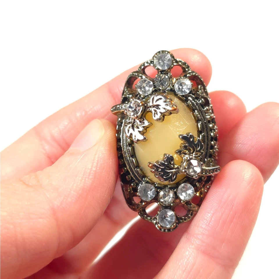 Unsigned Rhinestone Plastic Large Center Gem Scroll Chunky Statement Size 6.5 - Image 3 of 4