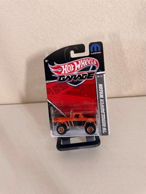 Hot Wheels Garage Mopar '70 Dodge Power Wagon Orange/Black E49