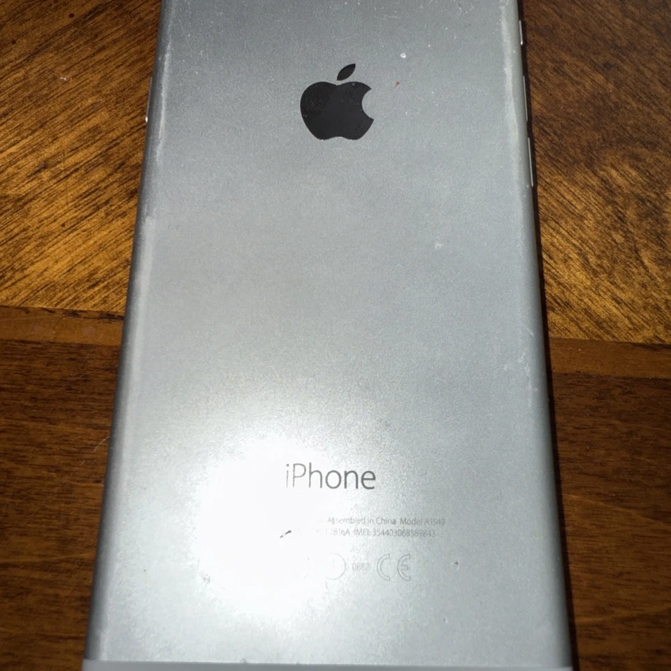 iPhone modelo A1549 solo para piezas. Pantalla agrietada Foto 2 de 2