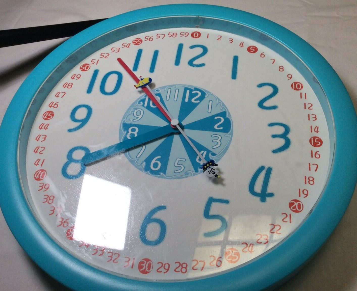 Collectible 12 in round wall clock for kids room, unbranded, very nice K 366 photo Collectible 12 in round wall clock for kids room, unbranded, very nice K 366 featured image