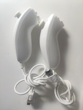 Pair of Authentic Wii Nunchuck Controllers   White Nintendo Remote for Wi