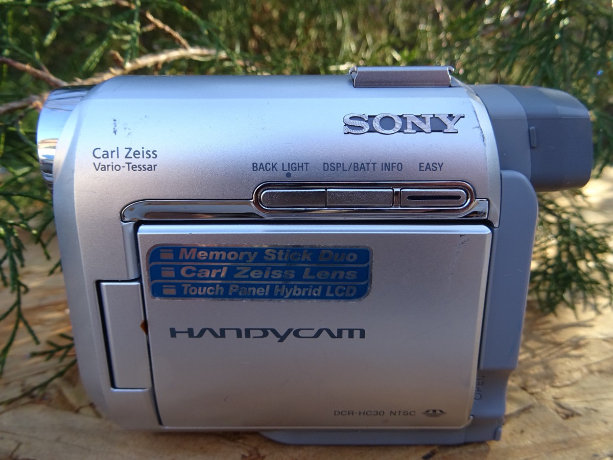 Sony Handycam DCR-HC30 Mini DV Camcorder FOR PARTS REPAIR AS Sony Handycam DCR-HC30 Mini DV Camcorder FOR PARTS REPAIR AS
