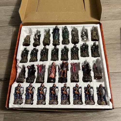 King Arthur Fantasy Collectible Chest set figures / Board