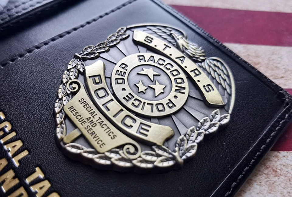 Resident Evil Biohazard S.T.A.R.S RPD Cartera Chris Redfield Identificación Policía Cos Holder Foto 3 de 4