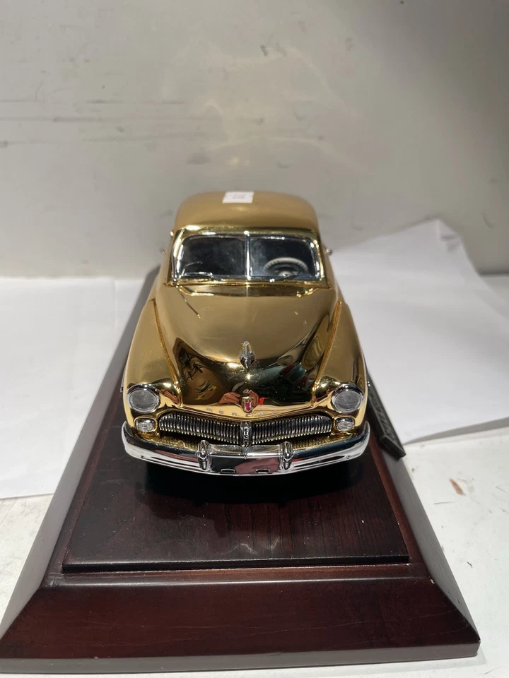 Danbury Mint 24-каратное золото 1949 Mercury Club Coupe литая деревянная демонстрационная база 1:24 P - Изображение 4 из 4