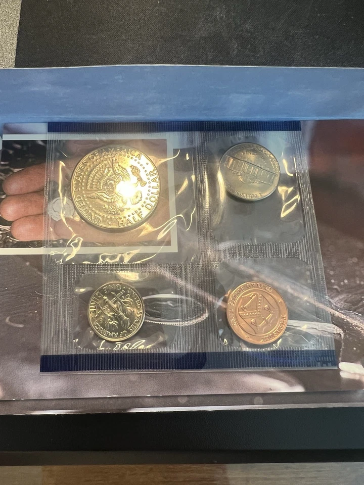 1996 US Mint Set- Original Packaging 10 Coins - 2 Coins Removed - Image 4 of 4