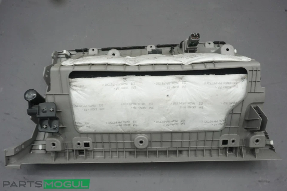 15-20 Hyundai Genesis G80 Front Dash Glovebox Storage Compartment 84501B1100 OEM - Image 2 of 4