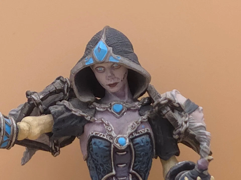 Figura Sacerdotisa Abandonada Confesor Dhalia de World of Warcraft FALTA UN PIE Foto 3 de 4