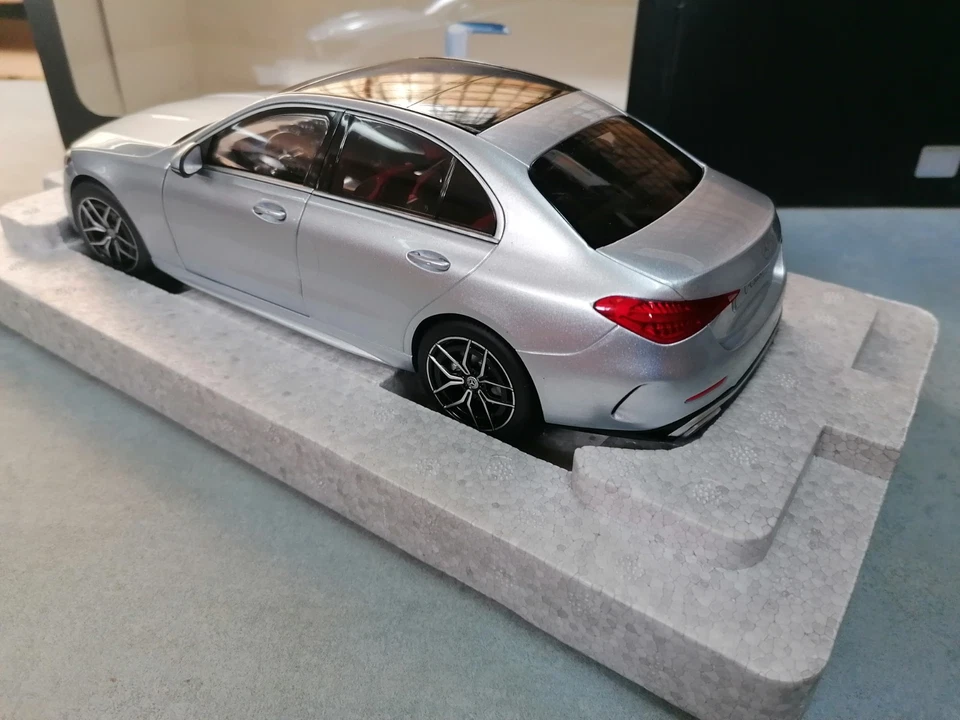 B66960637 Modellino auto MERCEDES-BENZ Classe C 1:18 -ORIGINALE-MERCEDES - Immagine 2 di 4