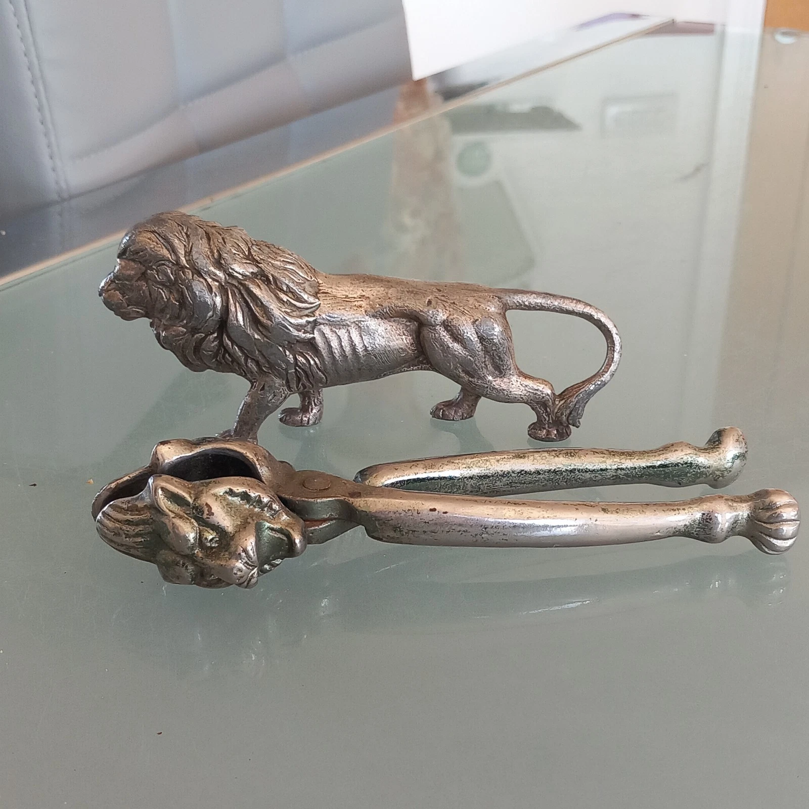 VTG Metal Lions Head Nutcrackers 15cm + Art Deco Silver Tone Cast Metal LION Fig
Opens in a new wind