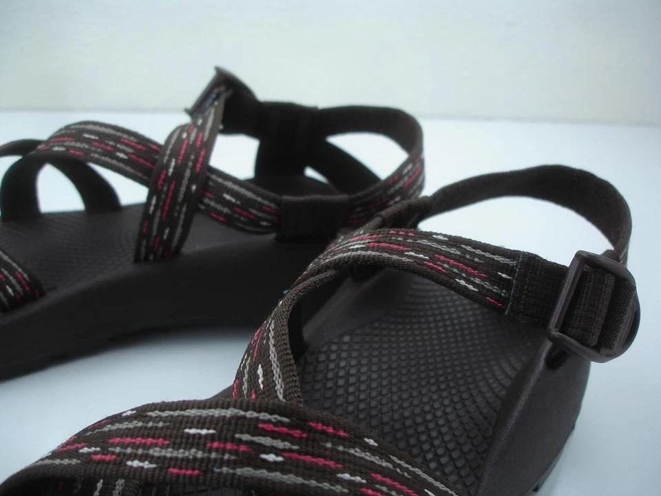 Sandálias femininas 10 M Chaco Z/2 Z2 Classic Vibram Unaweep Slingback ponto marrom - Imagem 4 de 4